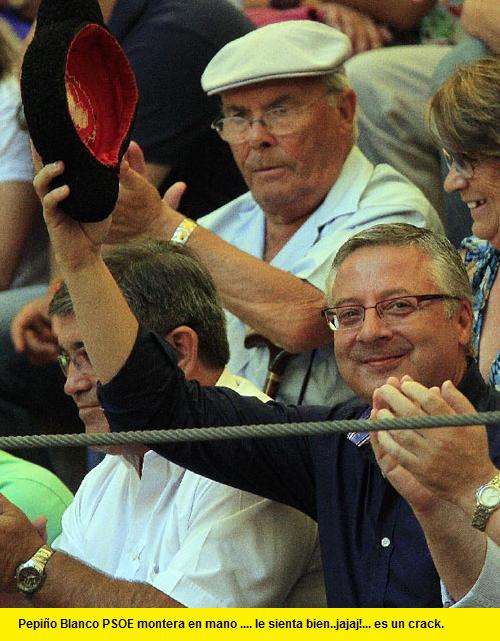 pepiño blanco con la montera en los toros